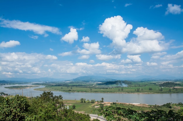 Rzeka Khong z bluesky Chiangsan w Chiangrai Tajlandia