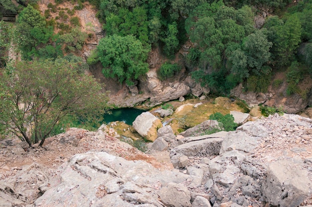 Rzeka płynąca przez Sierra de Cazorla w pobliżu wodospadu Linarejos Hiszpania
