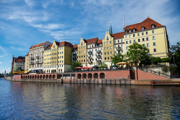 Rzeka Szprewa w Berlinie i stara architektura