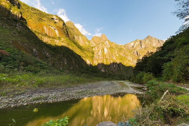 Rzeka Urubamba I Góry Machu Picchu, Peru