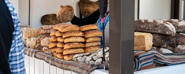 Rzemieślnicze przysmaki Smak tradycji na naszym stoisku chlebowym na targach w Maladze