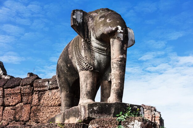 Rzeźba słonia w East Mebon