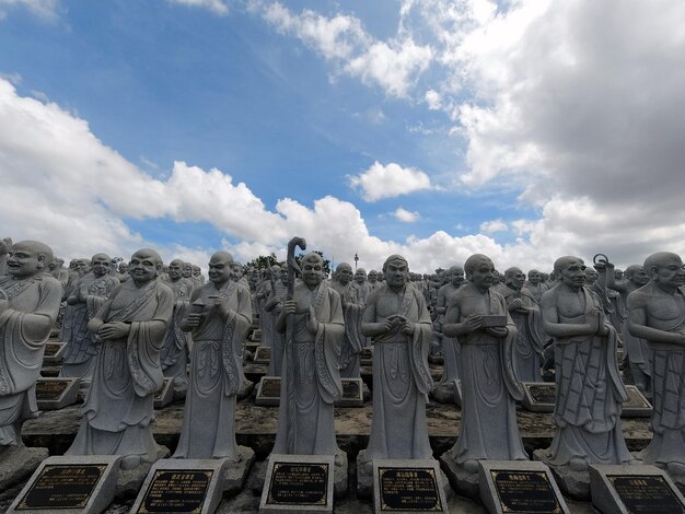 Rzeźba w świątyni vihara ksitigarbha bodhisattva