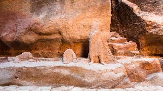 Rzeźba Wyrzeźbiona W ścianie Przejścia Siq Do Petra