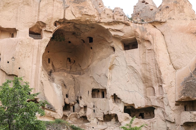 Rzeźbione pokoje w Zelve Valley Cappadocia