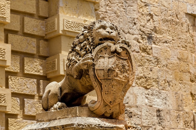 Rzeźby na elewacjach budynków i architekturze miasta Mdina na Malcie