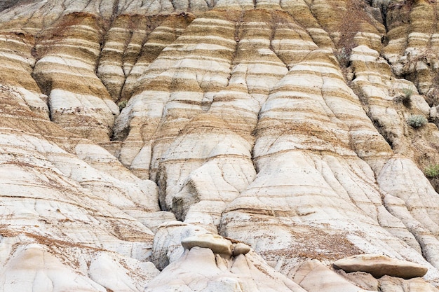 Zdjęcie rzeźby z piaskowca badlands z alberty w kanadzie