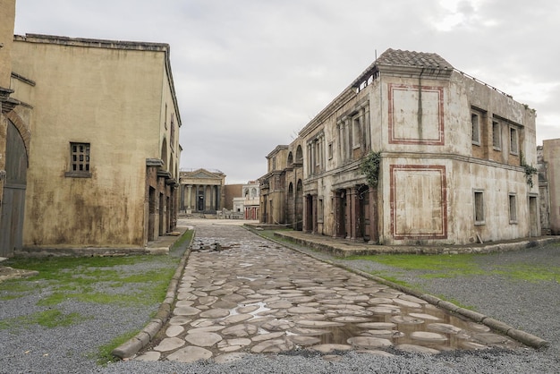 Rzym, Włochy, 26 listopada 2022: Rekonstrukcja starożytnego Rzymu dla serii HBO Rome w studiach Cinecitta.