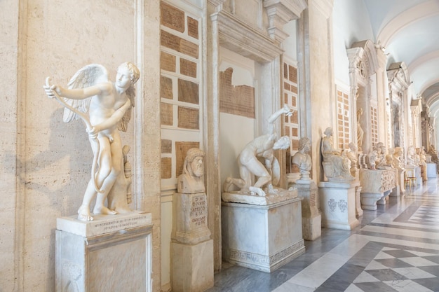 RZYM WŁOCHY OKOŁO SIERPIEŃ 2020 Perspektywa kolekcji wnętrz Muzeum Watykańskiego