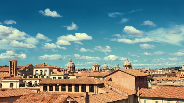 Rzym, Włochy, Widok Z Lotu Ptaka Na Stronę Kapitolu Z Dachami I Kościołami