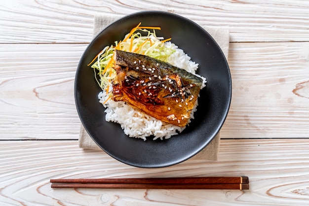 Saba Z Grilla Z Sosem Teriyaki Na Miseczce Ryżowej