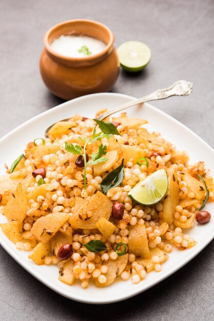 Sabudana khichdiÃ‚Â / Khichadi to indyjski przepis na czczo lub jedzenie Vrat spożywane podczas navratri, ekadaśi lub ganeśaturthi