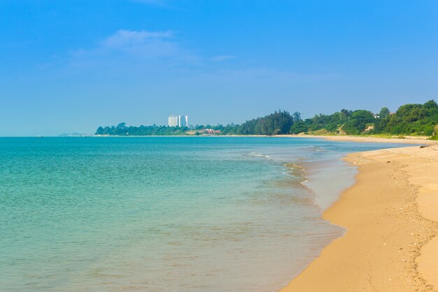 Sai paska plaża, morze przy Rayong, Tajlandia