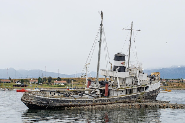 Saint Christopher to statek z czasów II wojny światowej, który wiele lat temu osiadł na mieliźnie w Zatoce Ushuaia