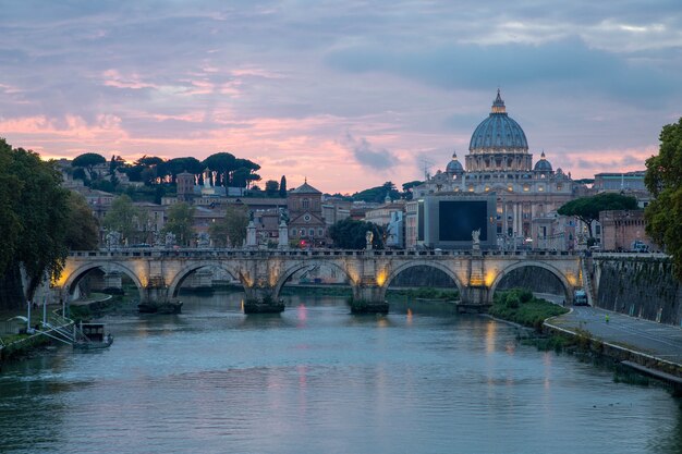 Saint Peter Church landmark historii architektury budynku w Rzymie, Włochy