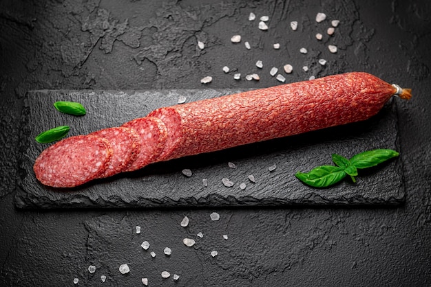 Salami Suszona ekologiczna kiełbasa salami lub hiszpańska chorizo