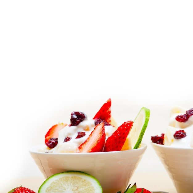 Sałatka owocowo-jogurtowa zdrowe śniadanie