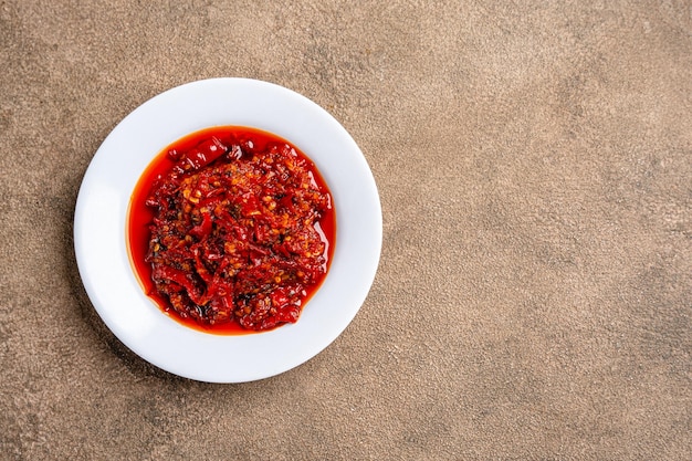 Zdjęcie sambal balado to tradycyjna czerwona pasta chili z padang west sumatra
