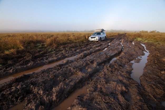 Samochód 4x4 Utknął W Błocie