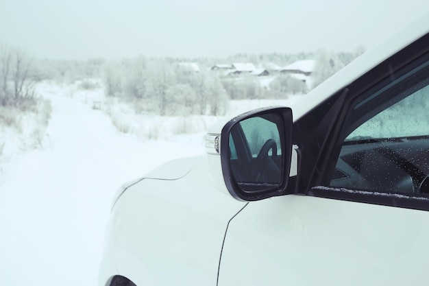 samochód w śnieżnym krajobrazie przyroda biały zima śnieg