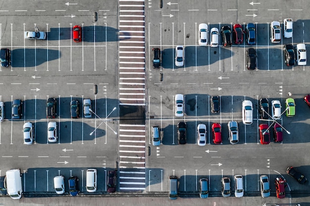 Samochody na parkingu