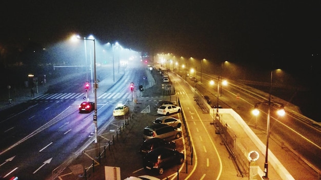 Zdjęcie samochody poruszające się po autostradzie