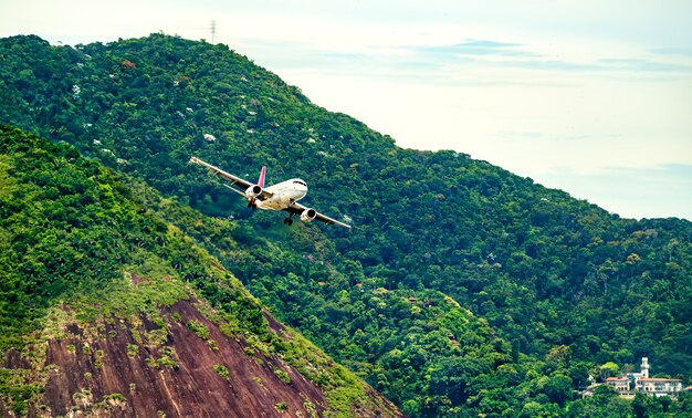 Samolot Przed Lądowaniem Na Lotnisku Rio De Janeiro W Brazylii