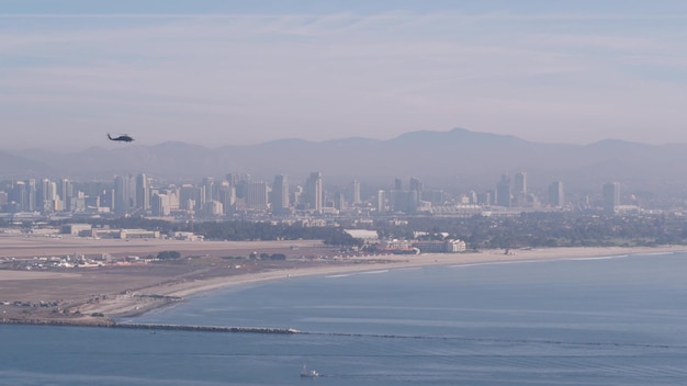 San diego panoramę miasta pejzaż centrum kalifornii point loma helikopter