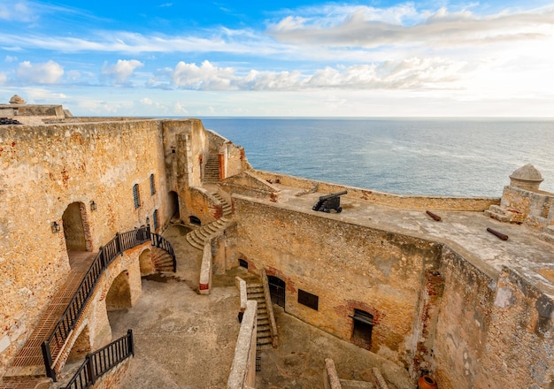 San Pedro de La roca fort wewnętrzny dziedziniec i ściany widok na zachód słońca San