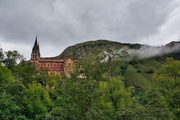 Sanktuarium Covadonga W Hiszpanii