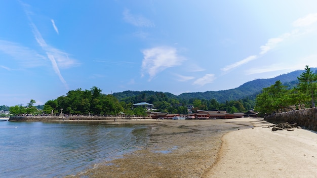 Sanktuarium Itsukushima na wyspie Miyajima, Hiroszima, Japonia