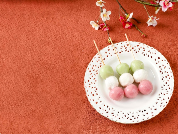 Sanshoku Dango Japońskie Mochi (Trzy Kolorowe Pierogi), Kwiat Wiśni Hanami Dango