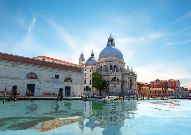 Santa Maria della Salute w Wenecji o wschodzie słońca