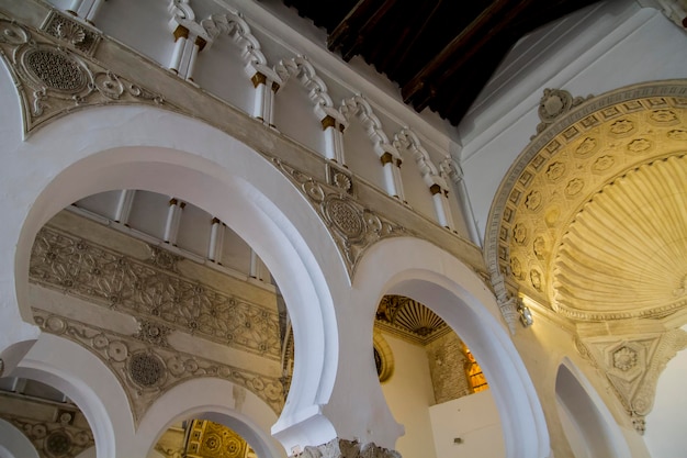 Santa María la Blanca to świątynia znajdująca się w hiszpańskim mieście Toledo. Zbudowany w 1180 r. jako synagoga