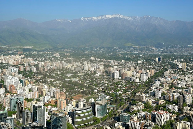 Santiago, Chile 22 października 2023 r. widok miasta pokazujący architekturę budynków i domów