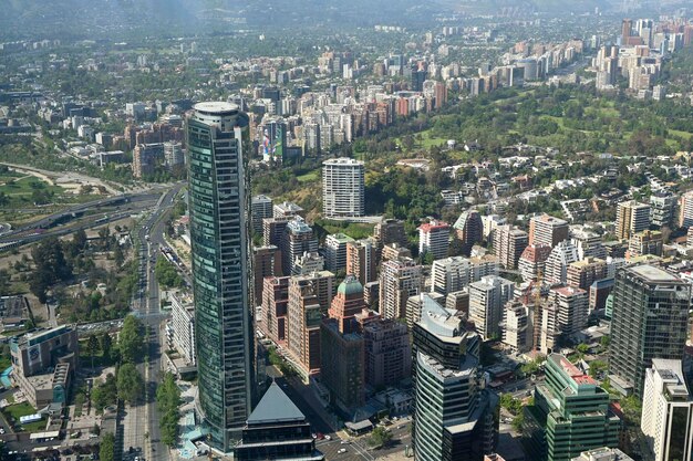 Zdjęcie santiago chile 22 października 2023 r. widok miasta pokazujący architekturę budynków i domów