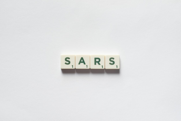 Sars uformowane z bloków scrabble