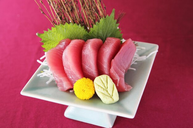 Sashimi z tuńczyka