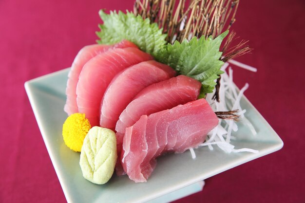 Sashimi z tuńczyka