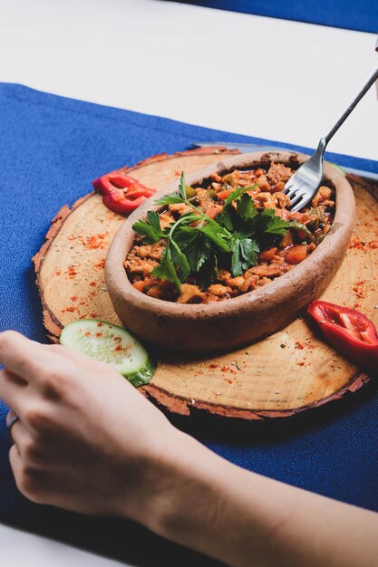 Saute mięsne w tradycyjnej patelni Sac kavurma Turkish Food