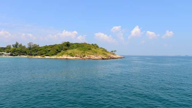 scena natury tropikalna plaża i morze na wyspie Koh Samed Tajlandia