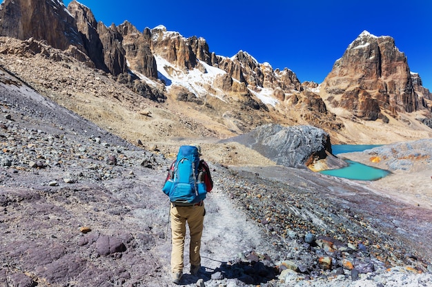 Scena pieszych wędrówek w górach Cordillera, Peru