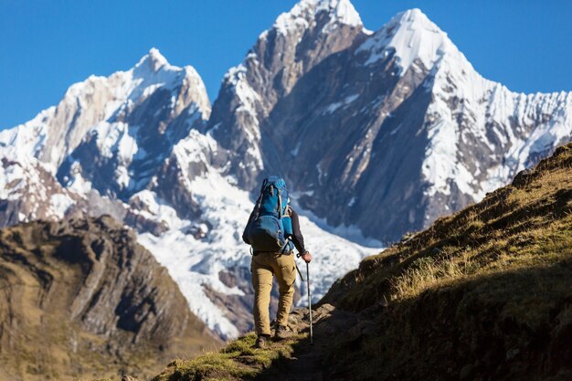 Scena Pieszych Wędrówek W Górach Cordillera W Peru