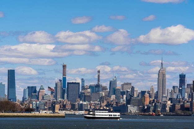 Scena Z Nowego Jorku Pejzaż Rzeki Rzeki, Której Lokalizacja Jest Niższa Manhattan