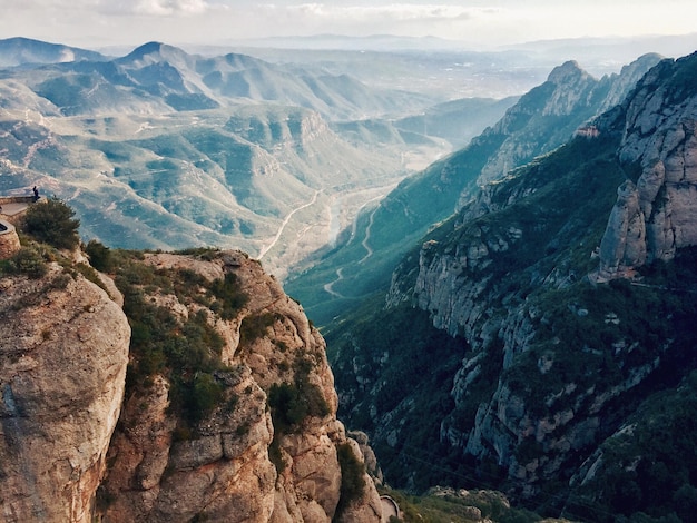 Sceniczny widok gór na tle nieba