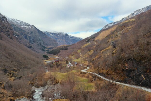 Zdjęcie sceniczny widok gór na tle nieba