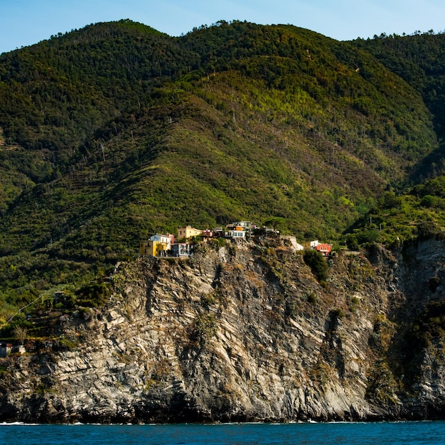 Sceniczny widok gór na tle nieba