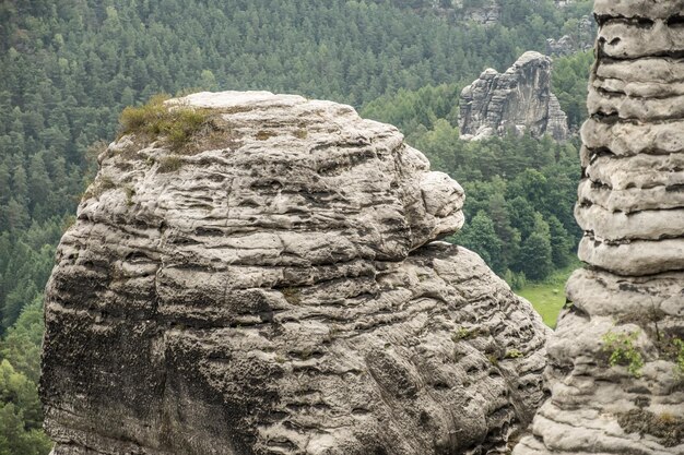 Zdjęcie sceniczny widok gór na tle nieba