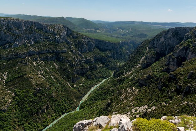 Zdjęcie sceniczny widok gór na tle nieba