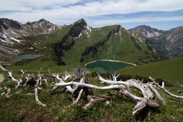 Zdjęcie sceniczny widok gór na tle nieba